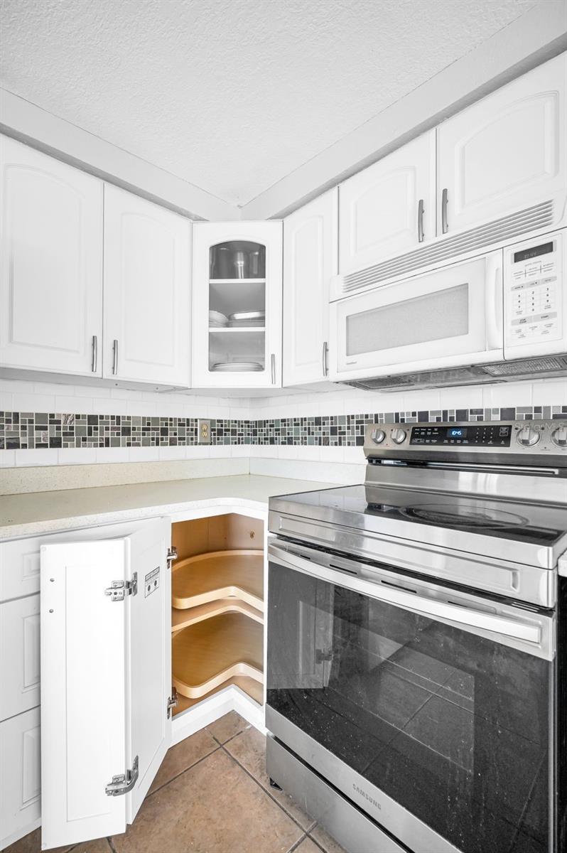 Image 14 of 36 For 3645 Overland Drive