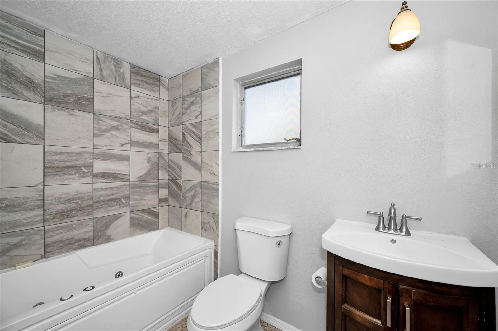 Image 18 of 36 For 3645 Overland Drive