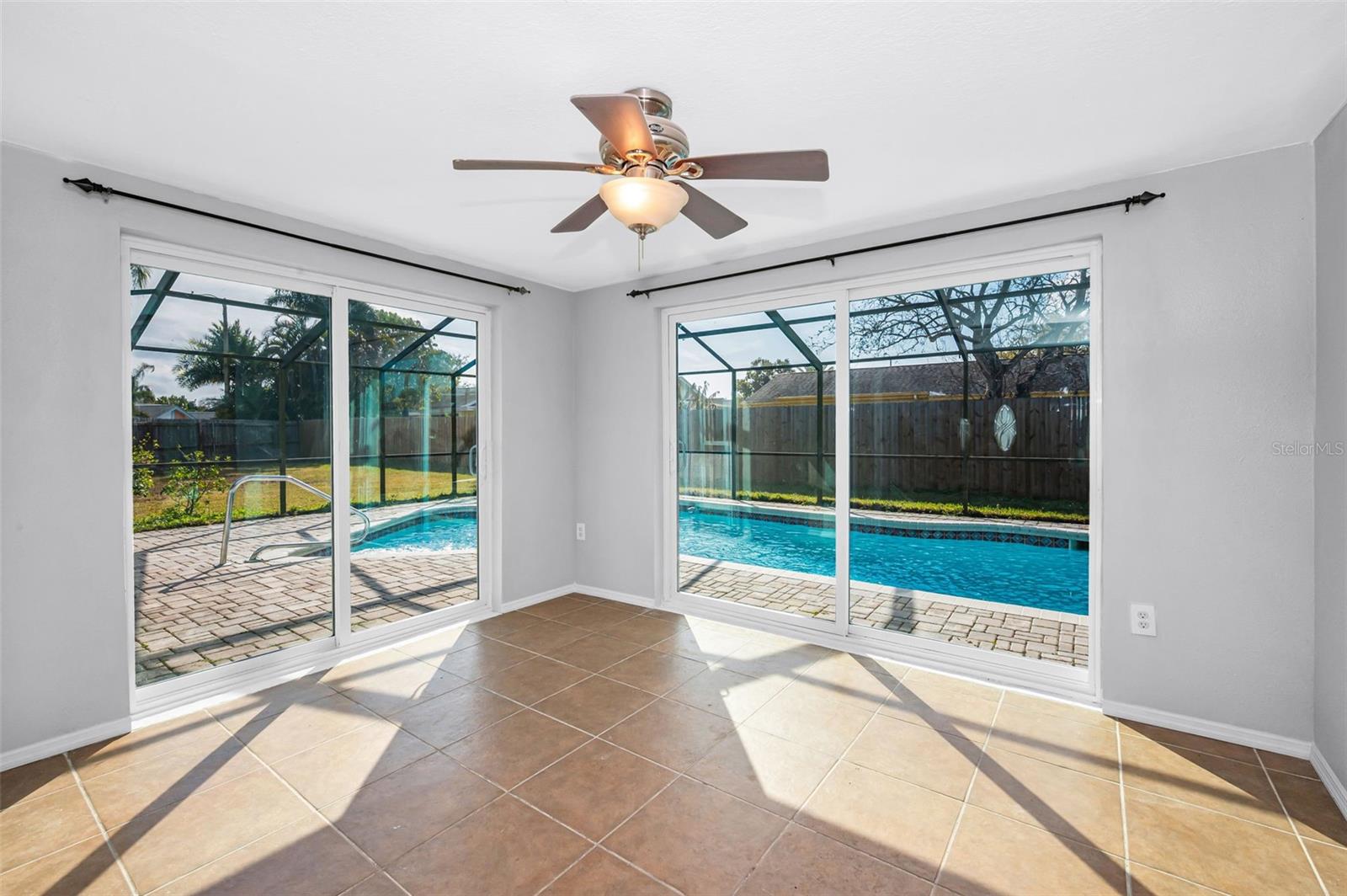 Image 25 of 36 For 3645 Overland Drive