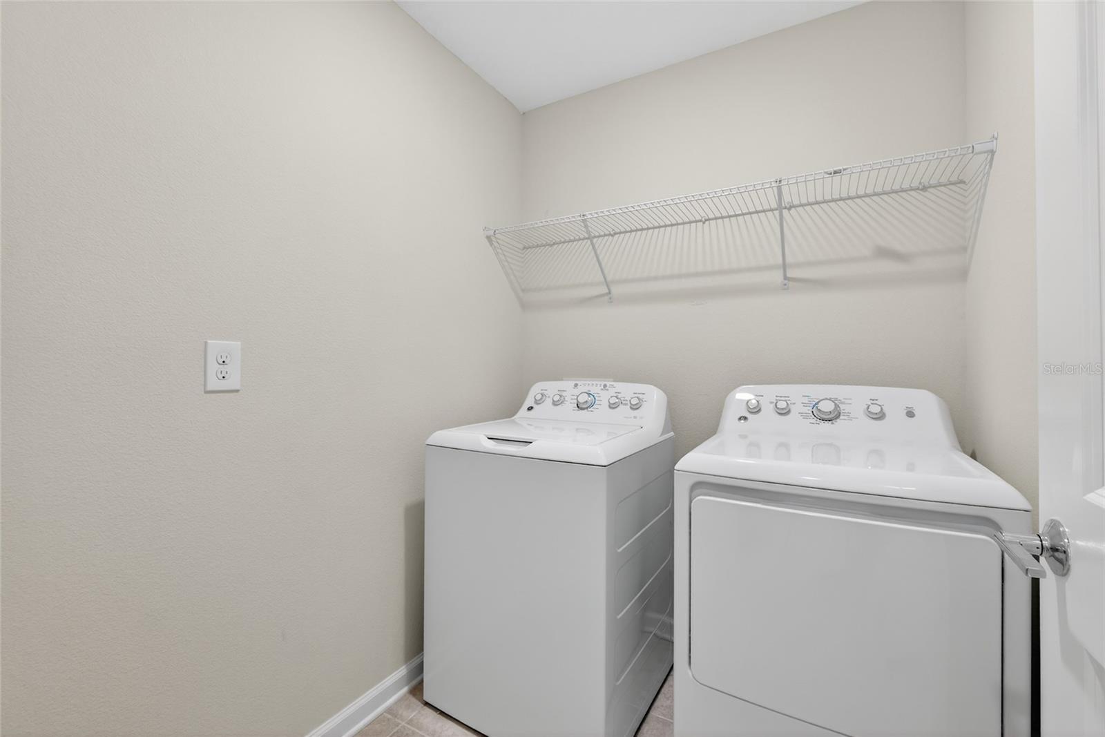 Image 18 of 40 For 4773 Magnetite Loop