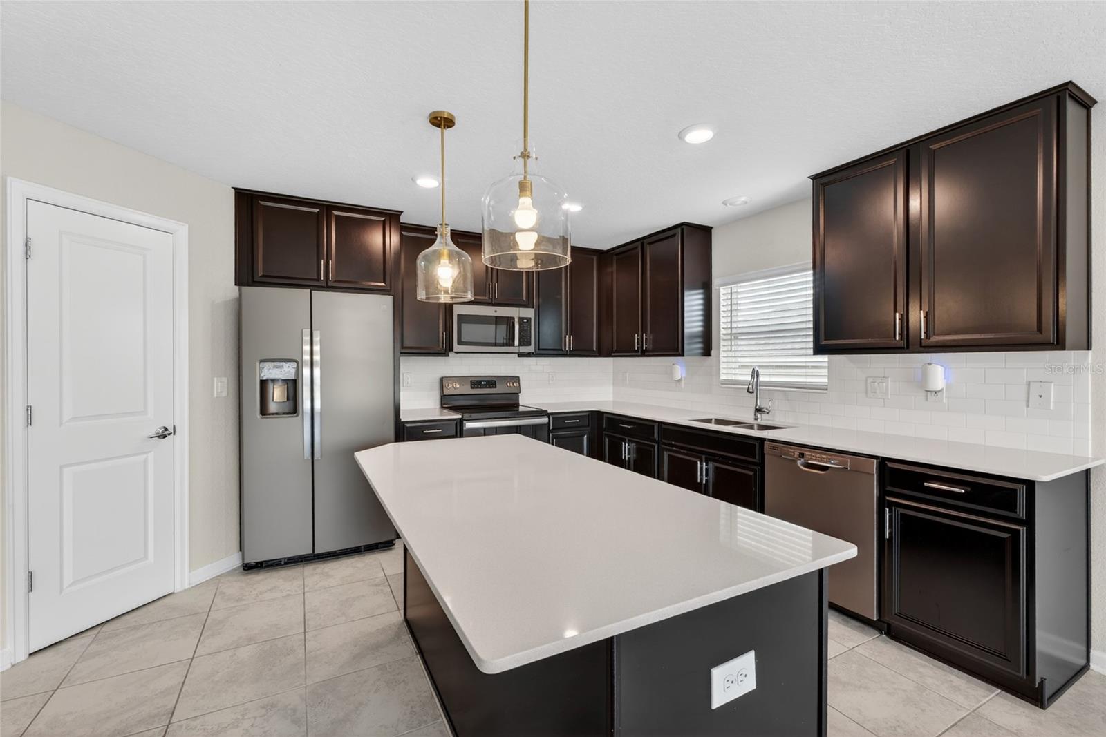 Image 5 of 40 For 4773 Magnetite Loop