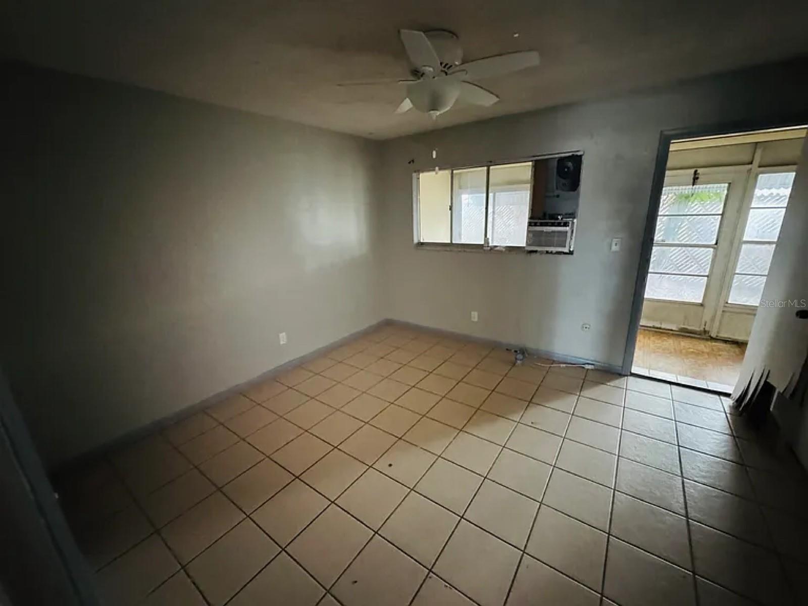 Image 11 of 13 For 2353 Shelley Street 11