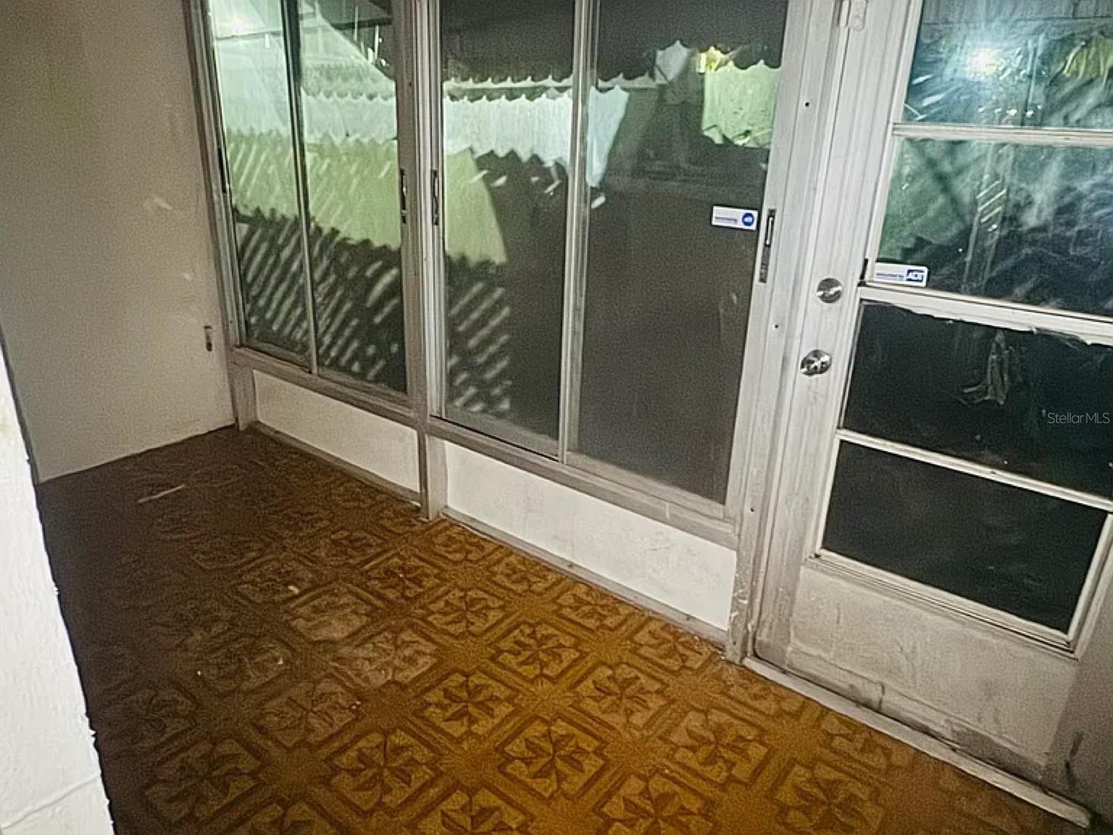 Image 12 of 13 For 2353 Shelley Street 11