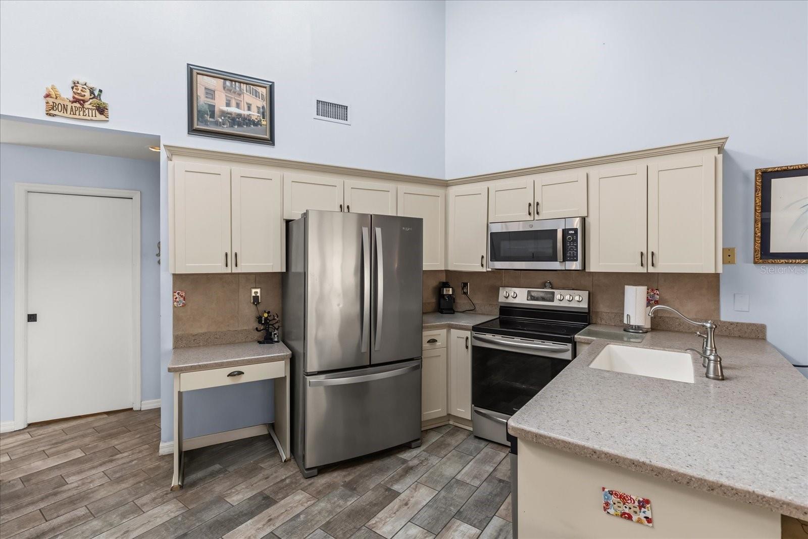 Image 12 of 55 For 34515 Cedarfield Drive