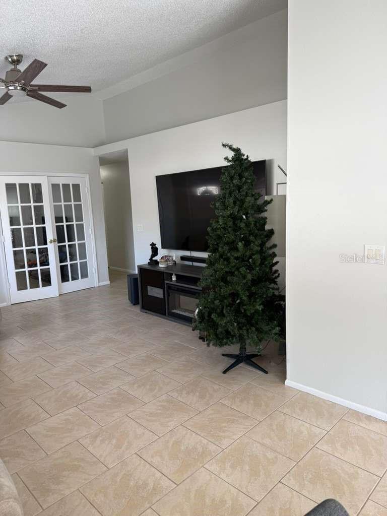 Listing photo id 15 for 1421 Mohrlake Drive