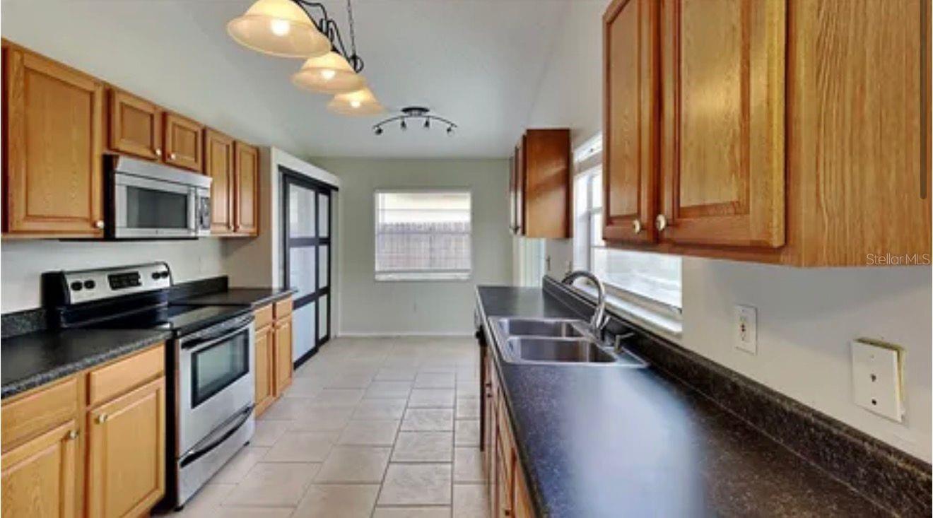 Listing photo id 18 for 1421 Mohrlake Drive