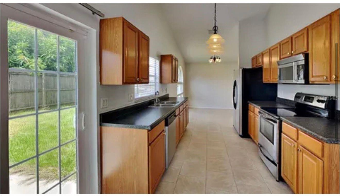 Listing photo id 19 for 1421 Mohrlake Drive