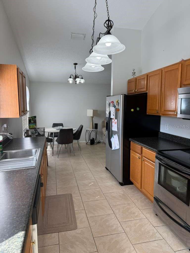 Listing photo id 22 for 1421 Mohrlake Drive