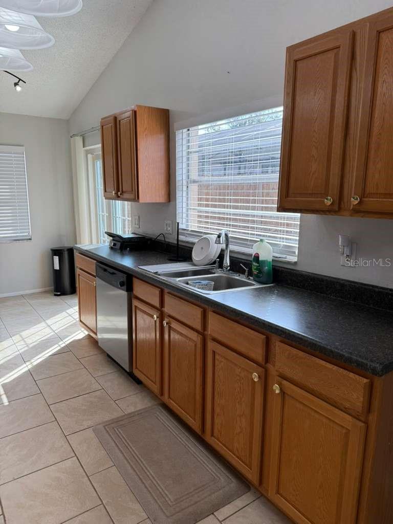 Listing photo id 25 for 1421 Mohrlake Drive