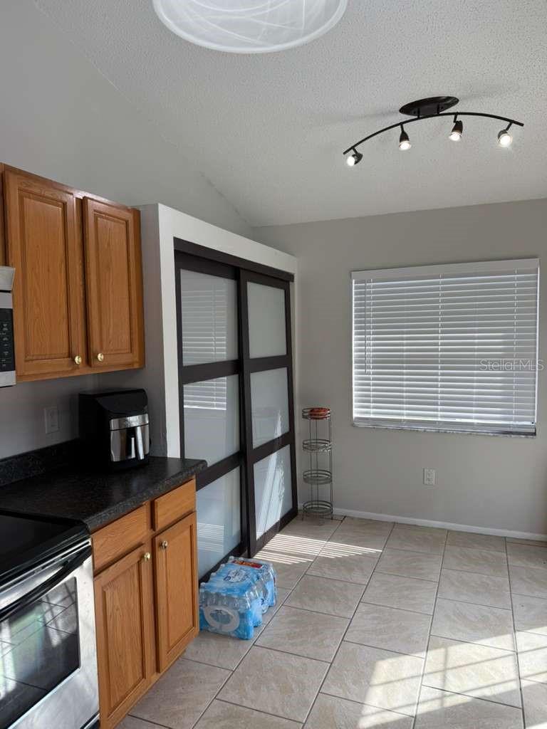 Listing photo id 26 for 1421 Mohrlake Drive