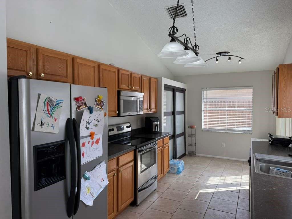 Listing photo id 27 for 1421 Mohrlake Drive