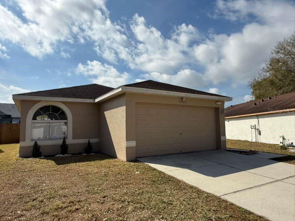 Listing photo id 2 for 1421 Mohrlake Drive