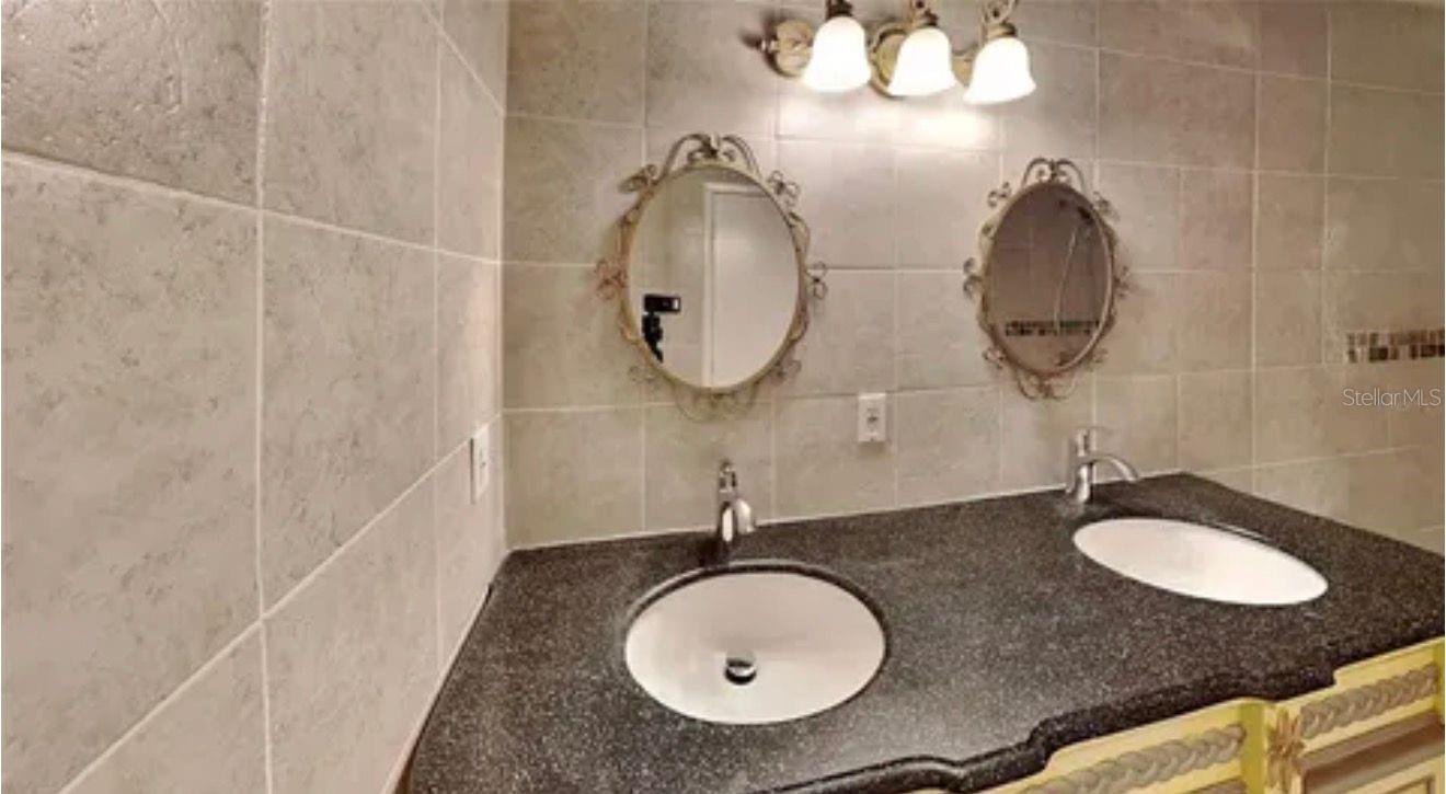 Listing photo id 38 for 1421 Mohrlake Drive