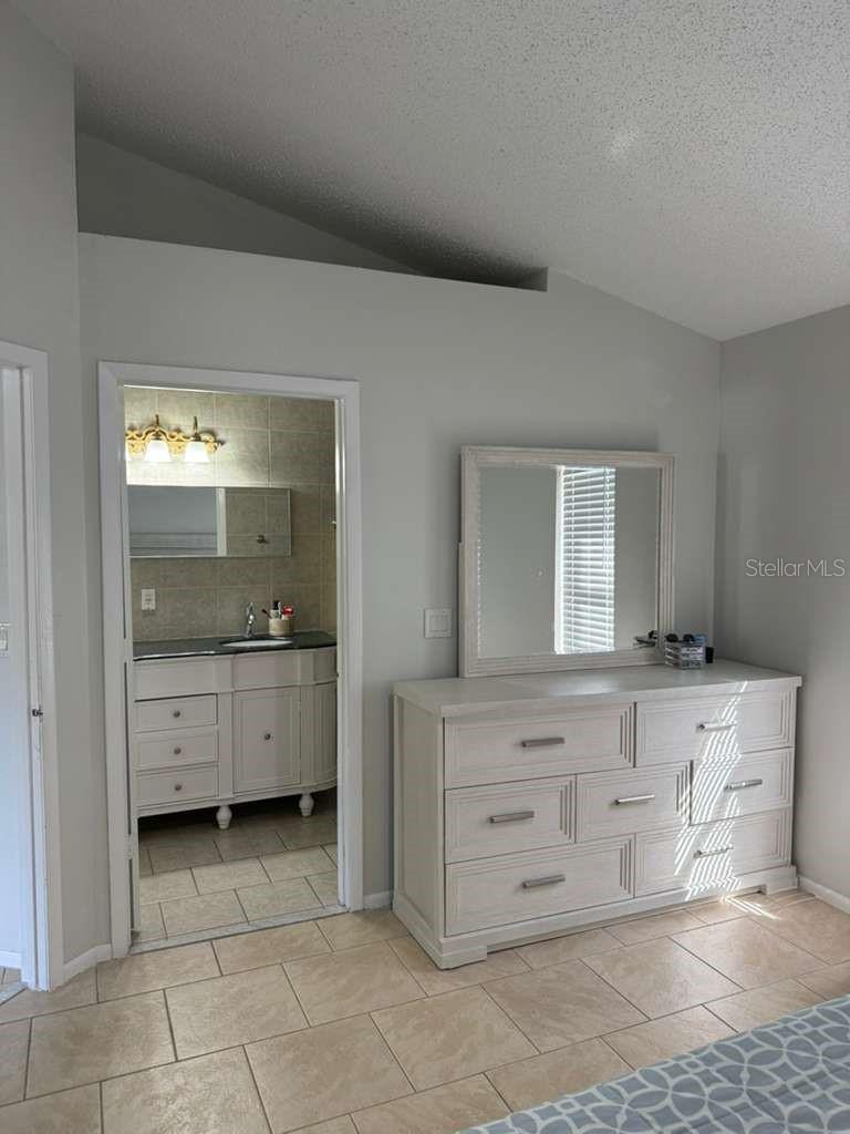 Listing photo id 40 for 1421 Mohrlake Drive