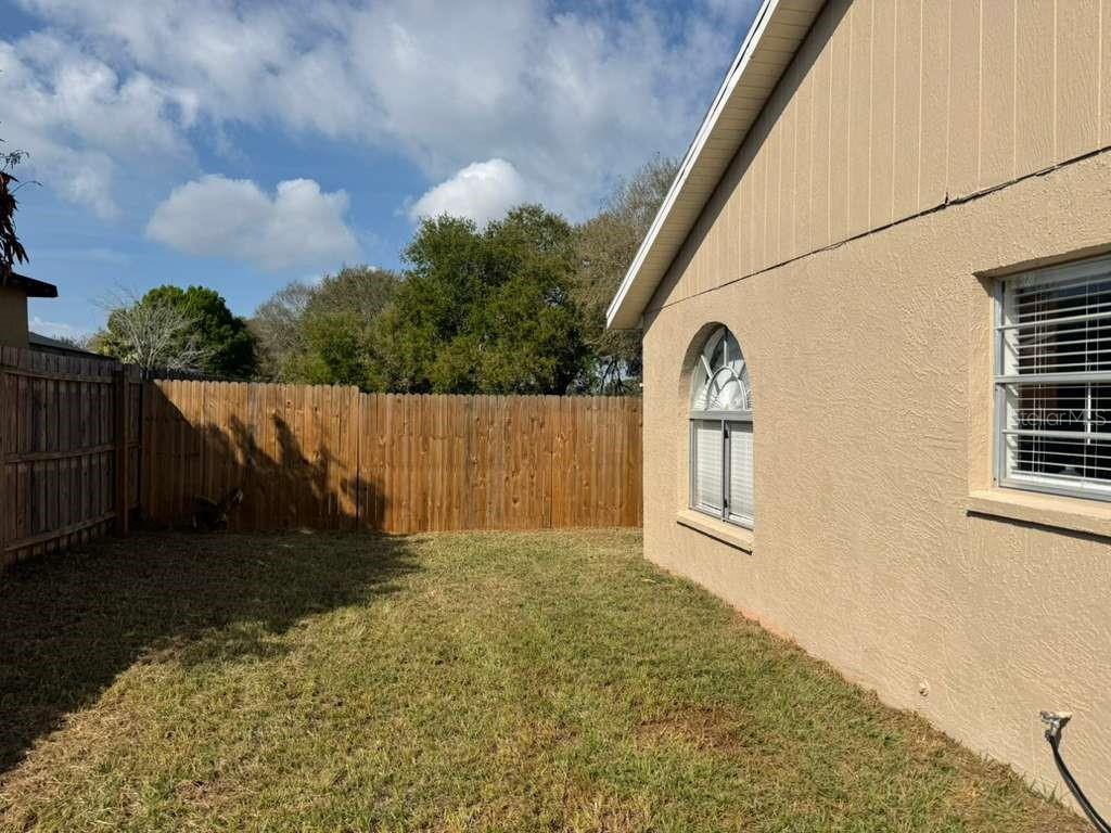 Listing photo id 43 for 1421 Mohrlake Drive