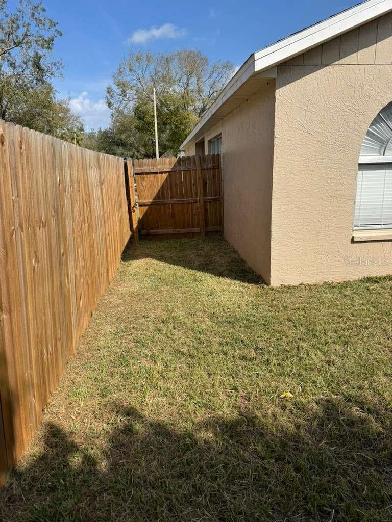 Listing photo id 44 for 1421 Mohrlake Drive