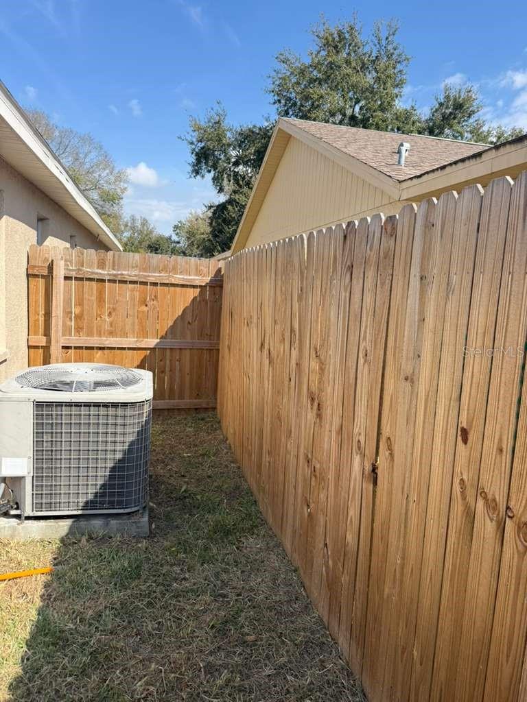 Listing photo id 47 for 1421 Mohrlake Drive