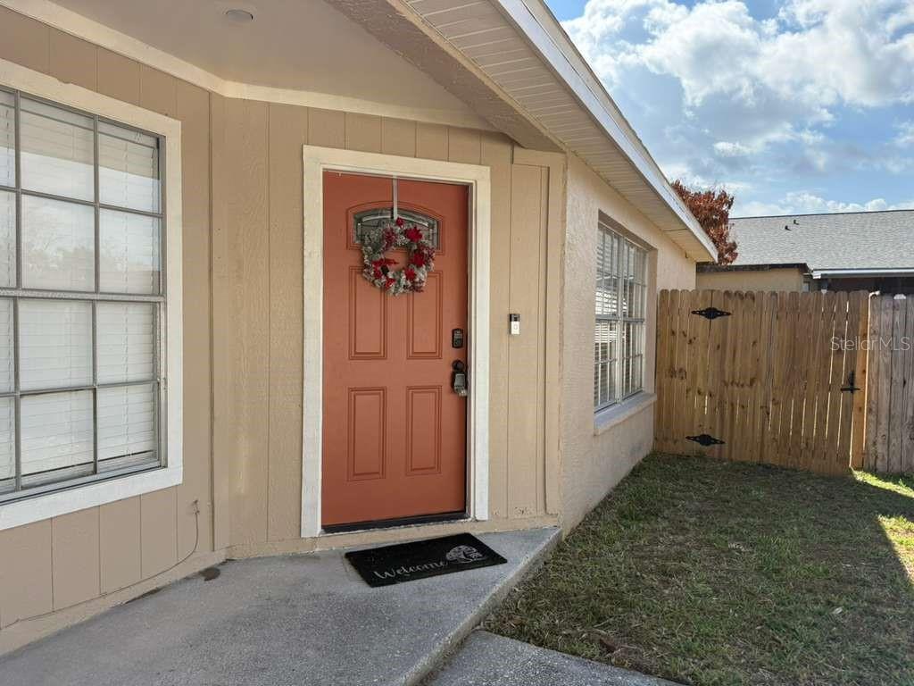 Listing photo id 4 for 1421 Mohrlake Drive