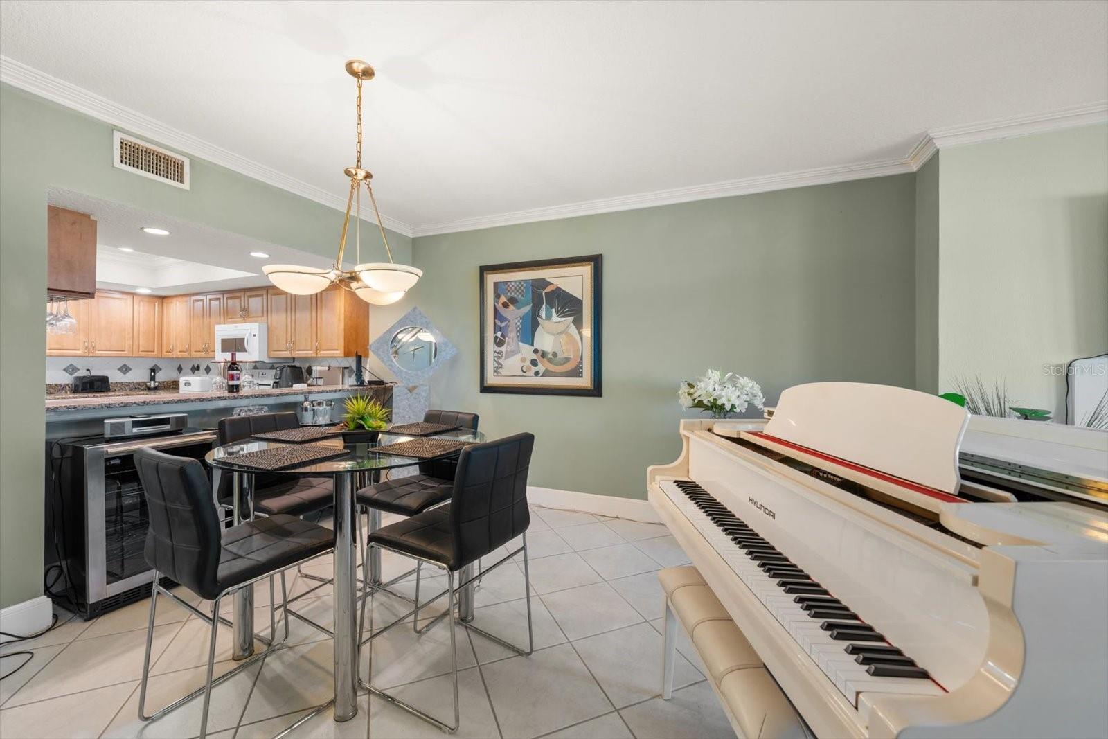 Image 11 of 44 For 1582 Gulf Boulevard 1508