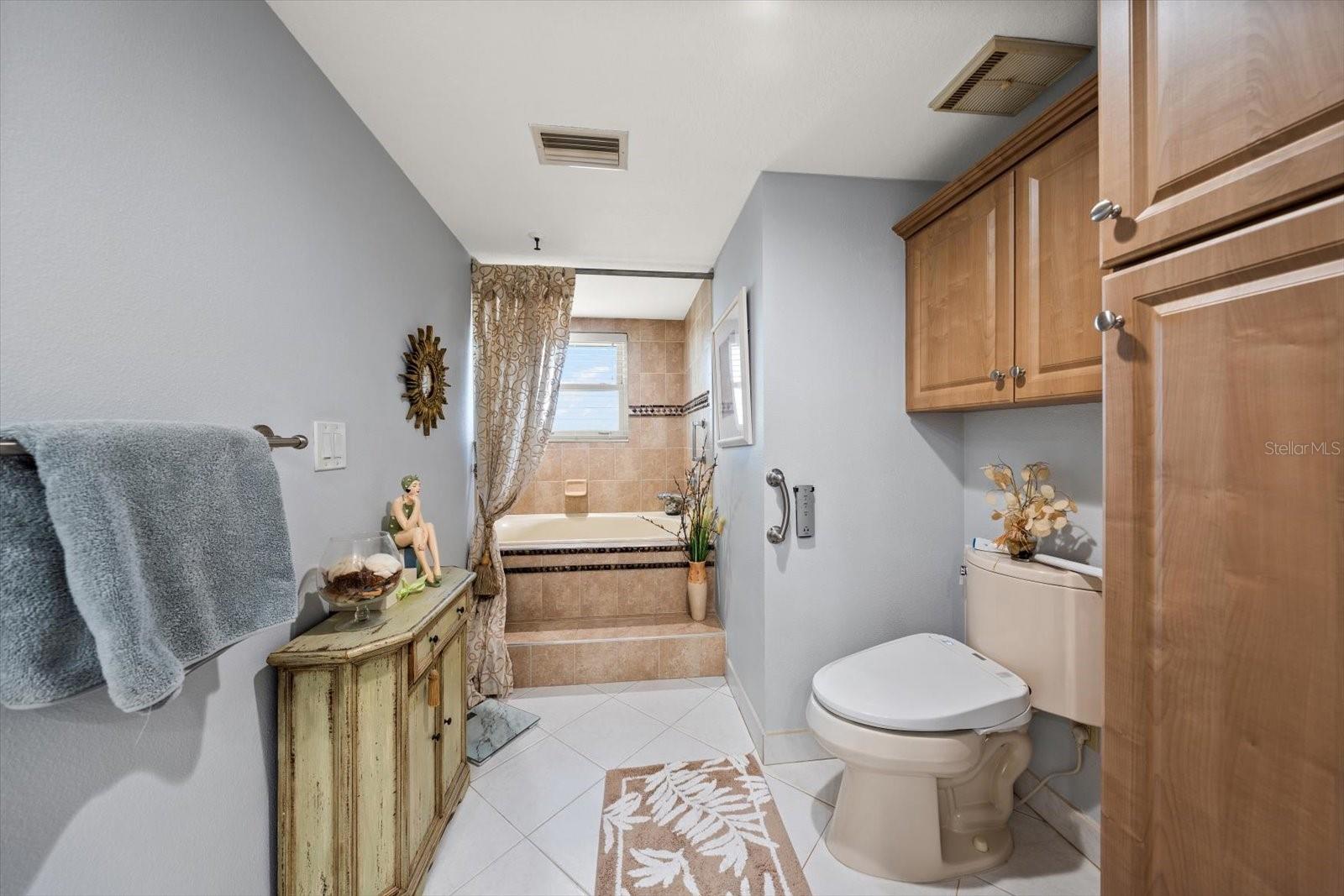 Image 18 of 44 For 1582 Gulf Boulevard 1508