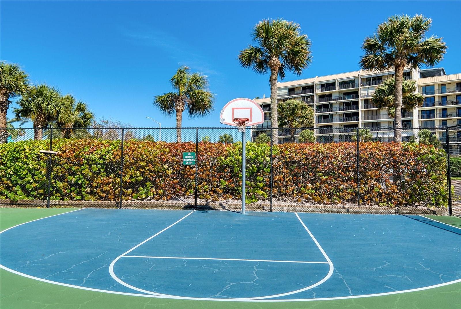 Image 34 of 44 For 1582 Gulf Boulevard 1508