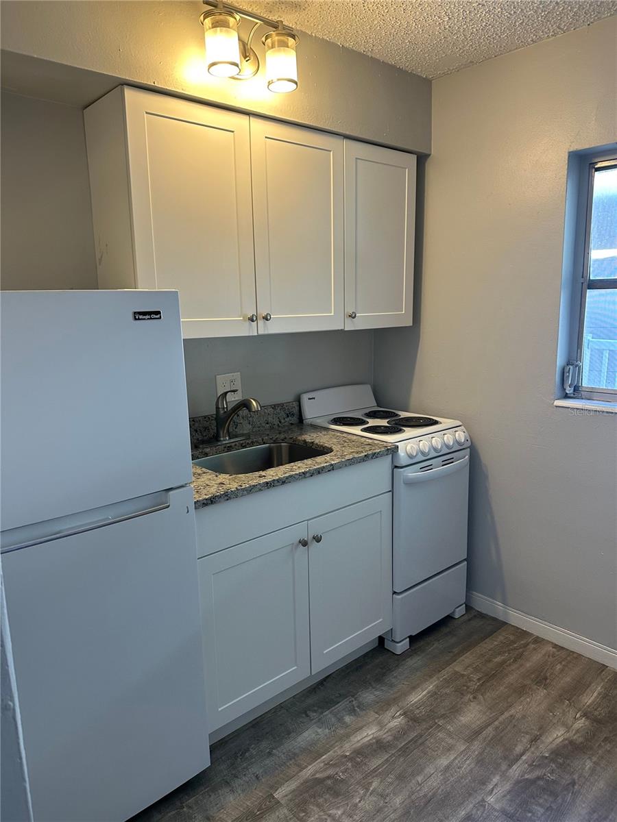 Image 2 of 8 For 865 5th Avenue N 3