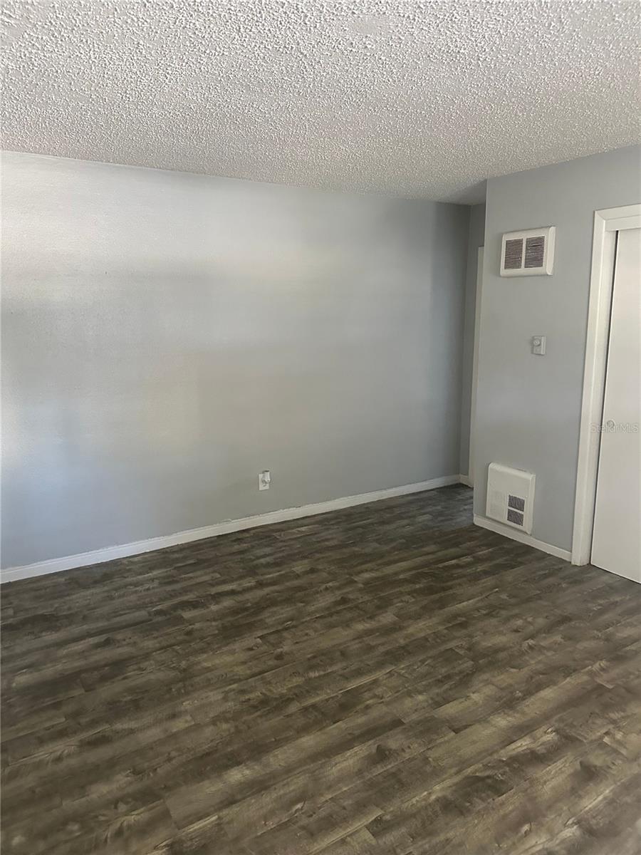 Image 3 of 8 For 865 5th Avenue N 3