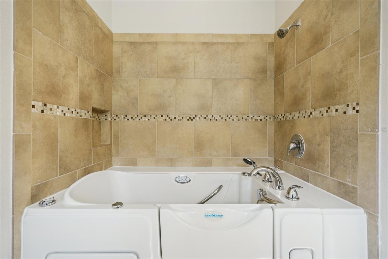 Image 17 of 41 For 11129 Kiskadee Circle