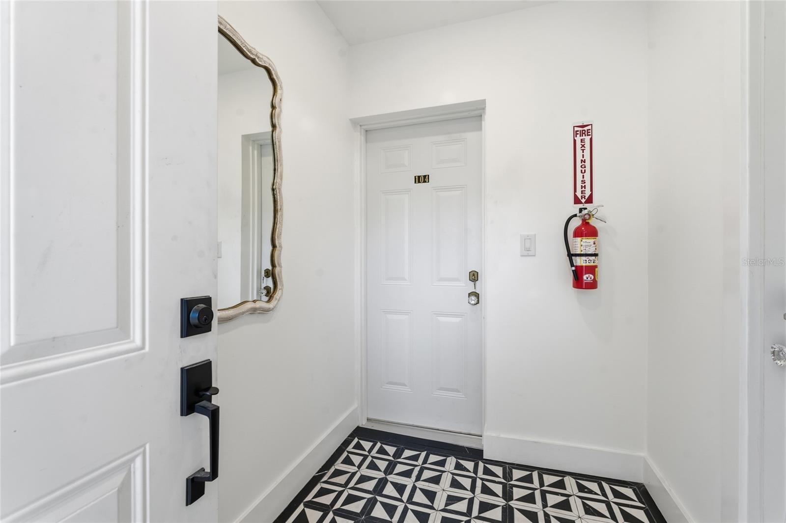 Listing photo id 8 for 326 6th Avenue N