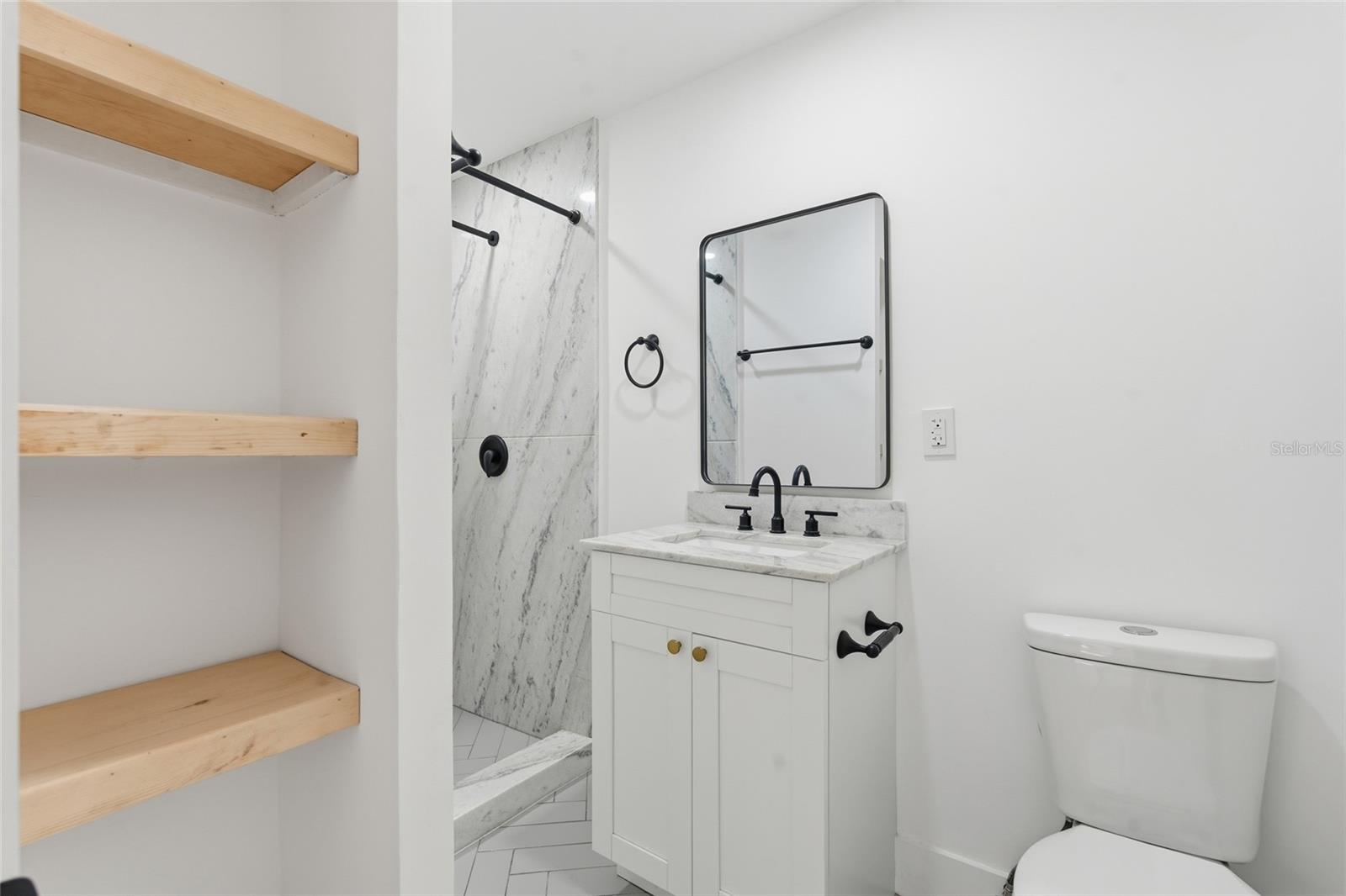 Listing photo id 14 for 326 6th Avenue N