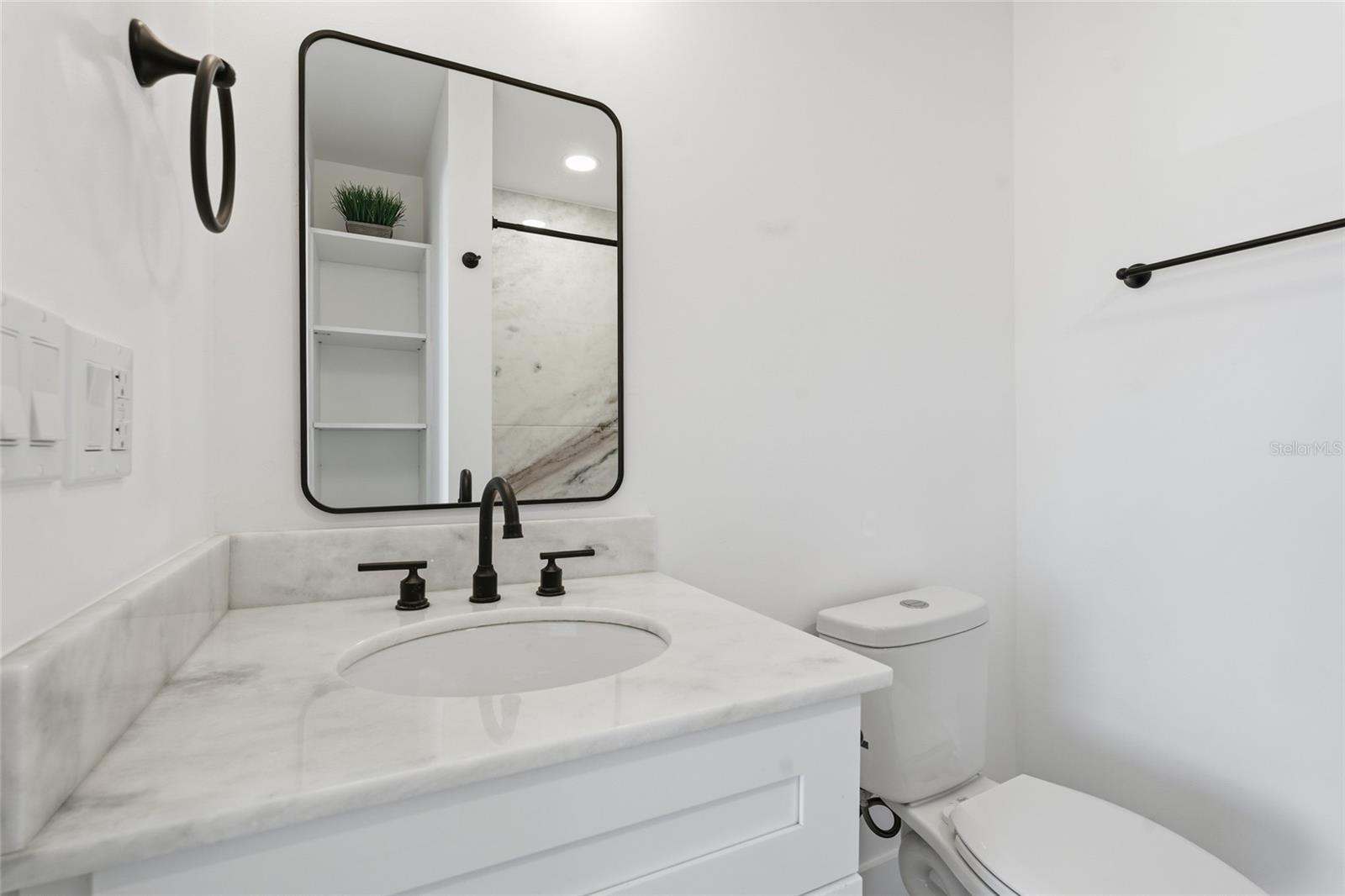 Listing photo id 20 for 326 6th Avenue N