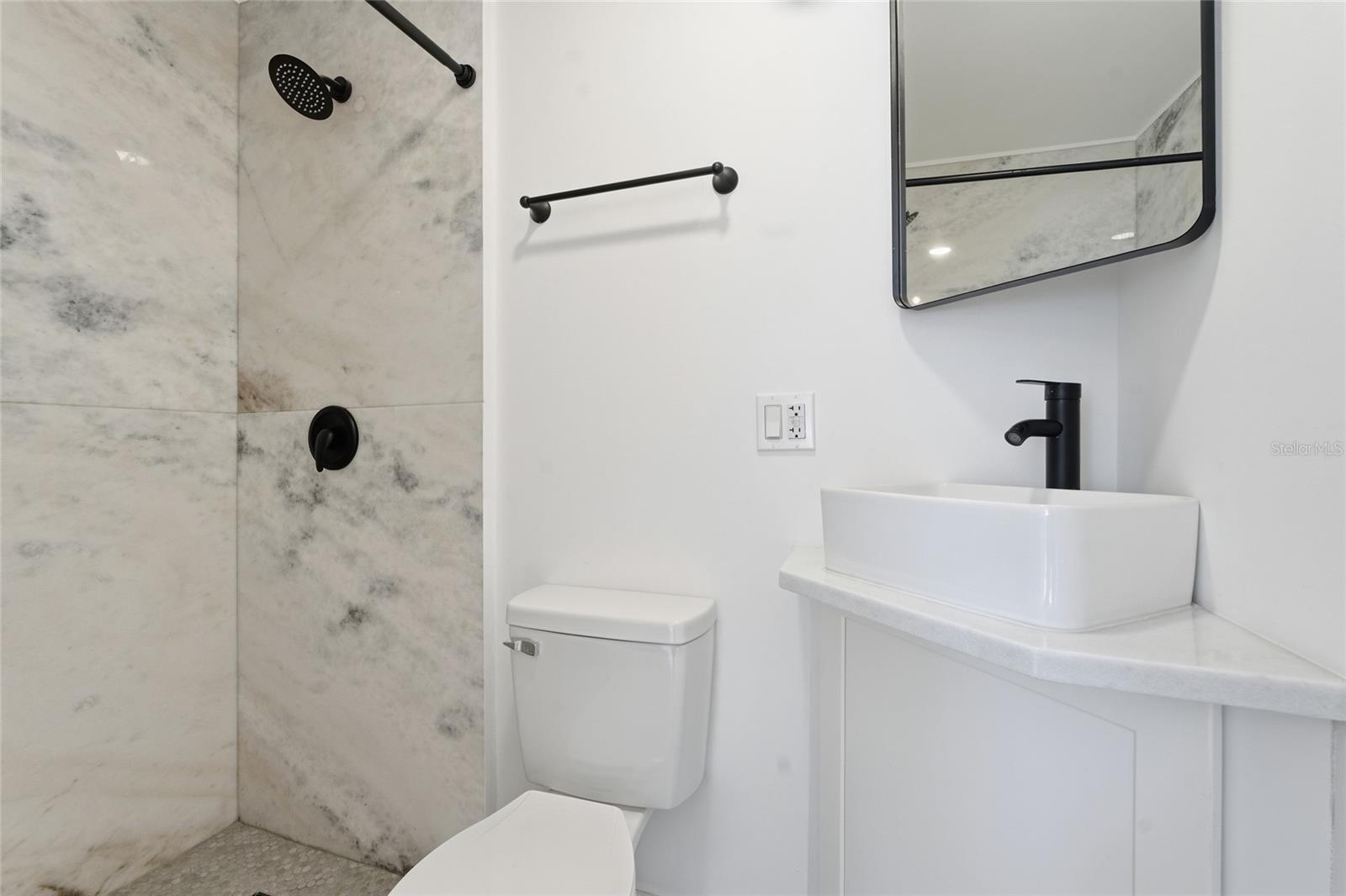 Listing photo id 22 for 326 6th Avenue N