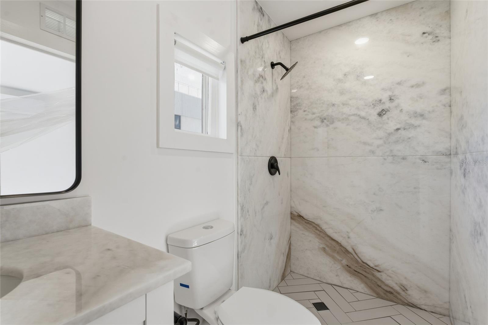 Listing photo id 24 for 326 6th Avenue N