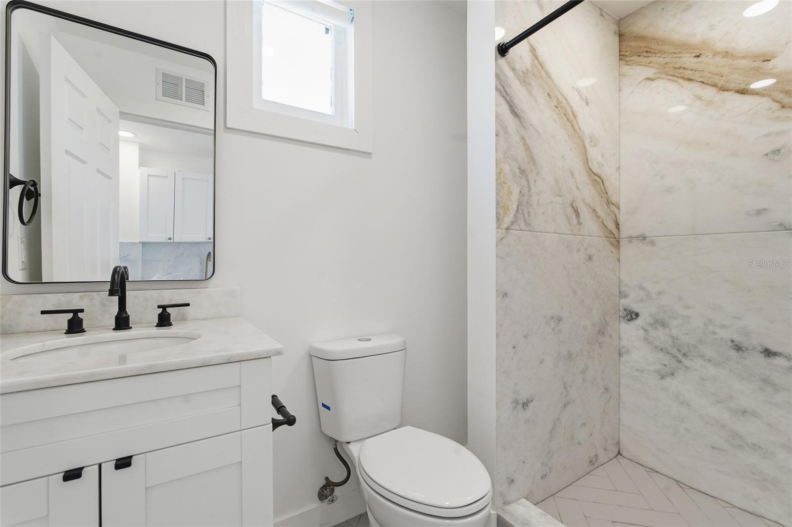 Listing photo id 27 for 326 6th Avenue N