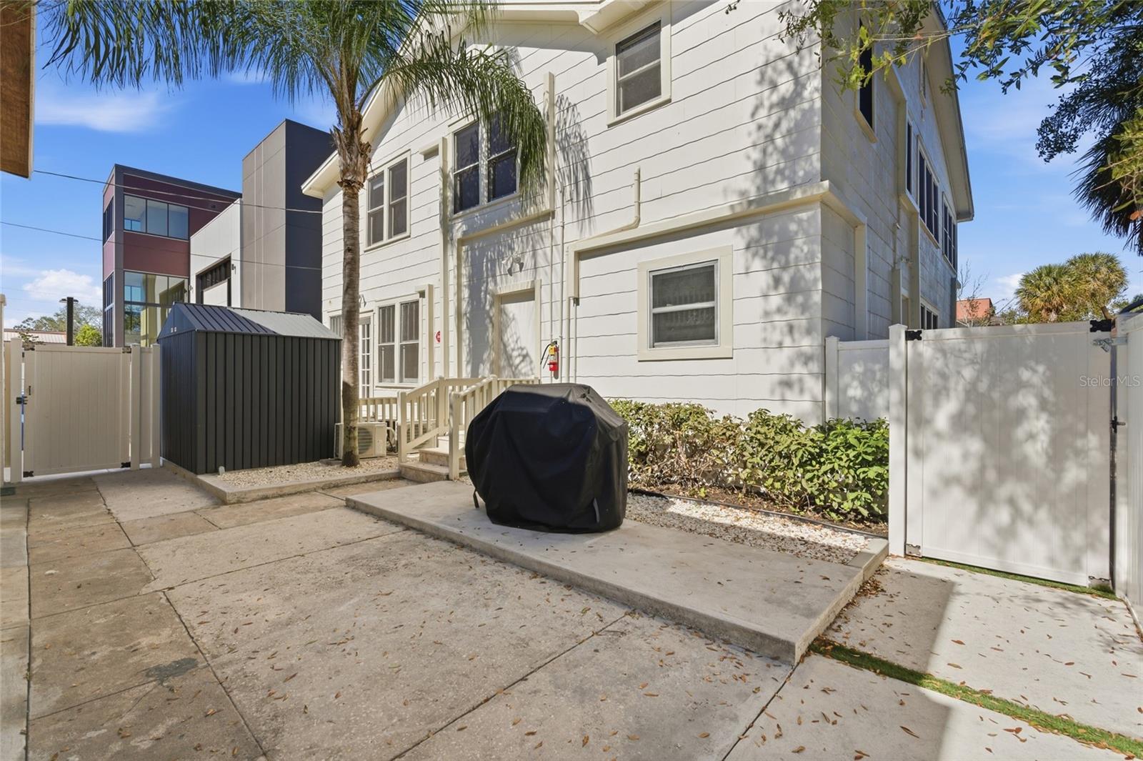 Listing photo id 30 for 326 6th Avenue N