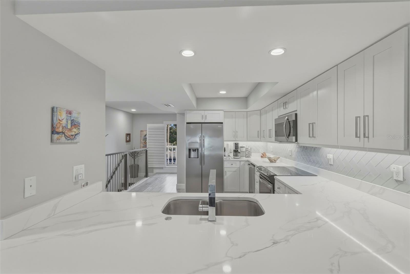 Image 10 of 37 For 544 Pinellas Bayway S Th13