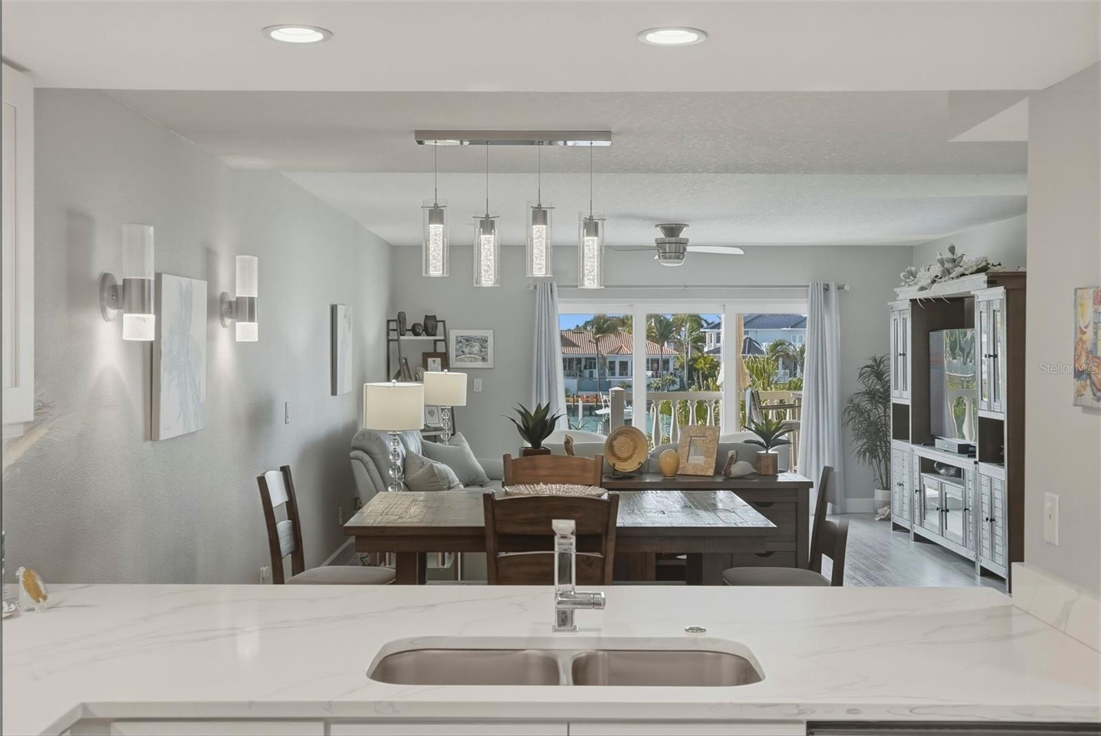 Image 12 of 37 For 544 Pinellas Bayway S Th13