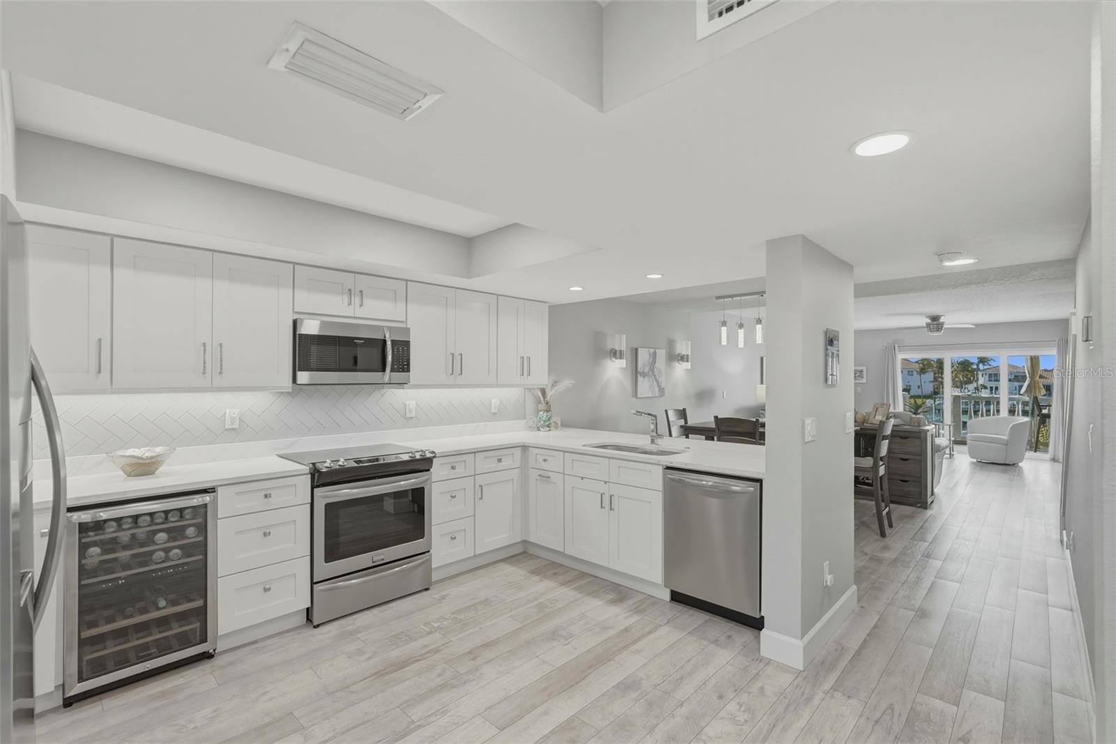 Image 7 of 37 For 544 Pinellas Bayway S Th13