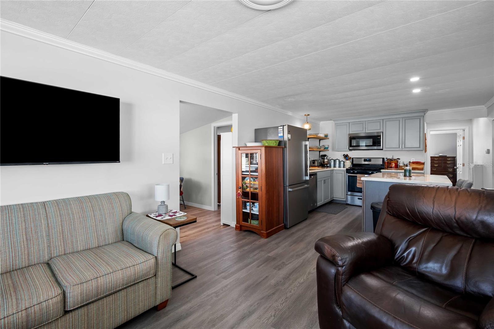 Image 11 of 60 For 37240 Beverly Avenue