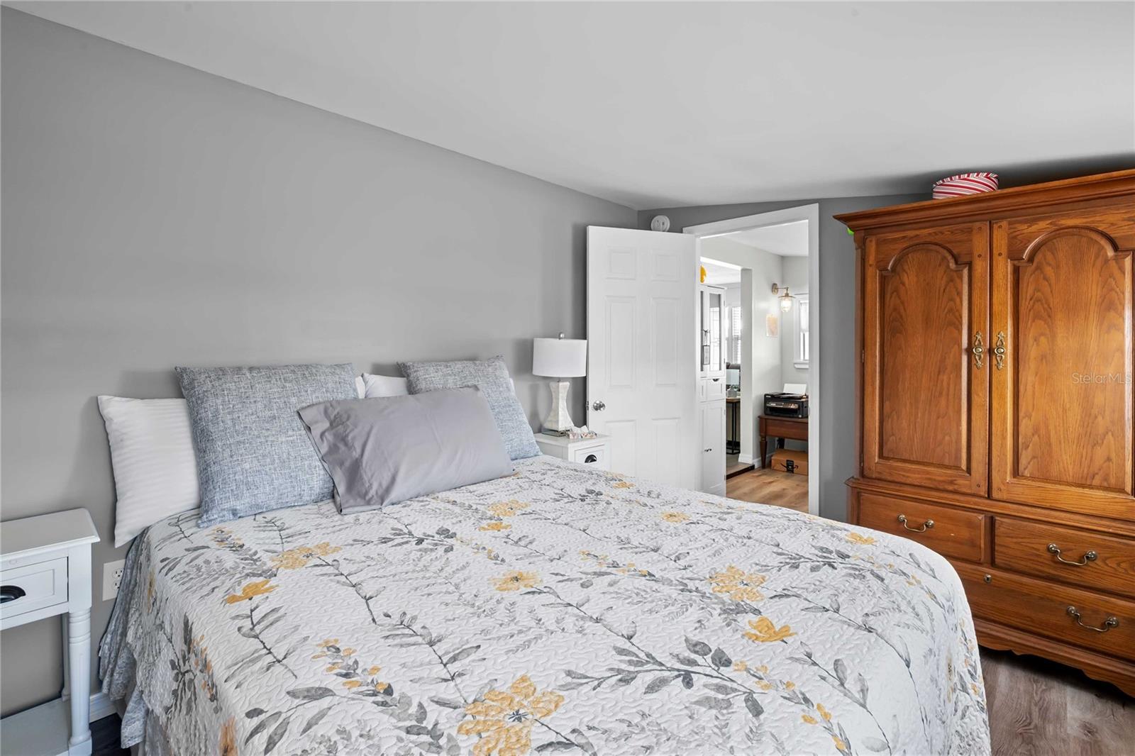 Image 13 of 60 For 37240 Beverly Avenue