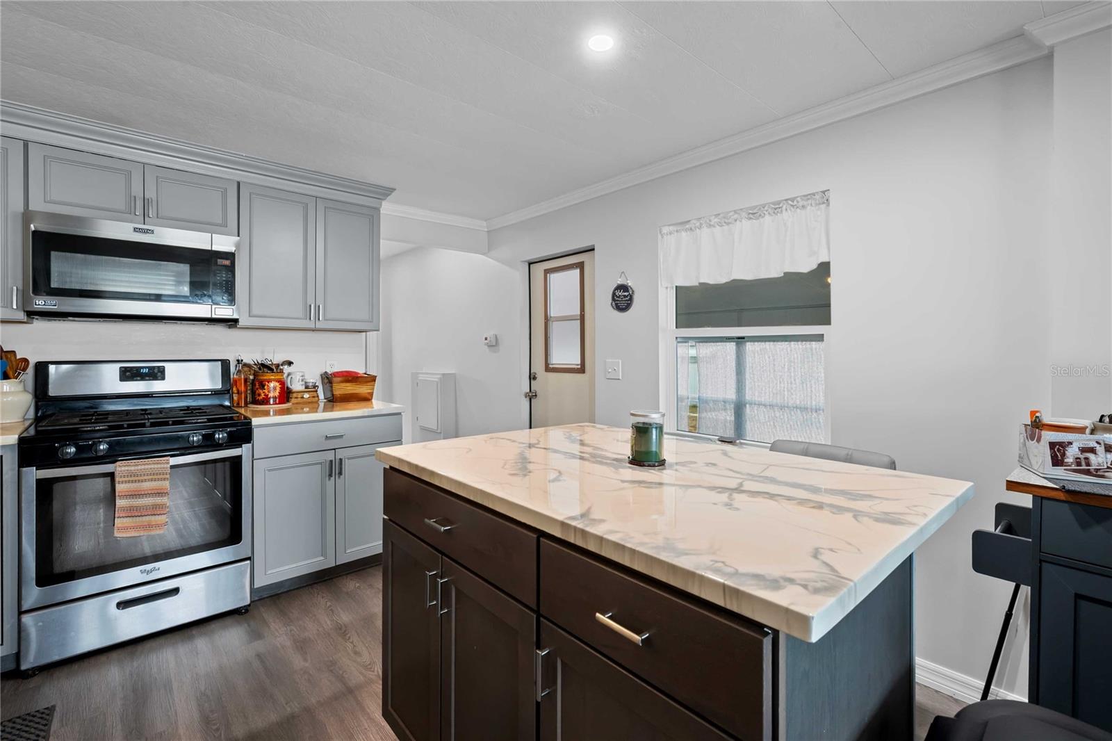 Image 6 of 60 For 37240 Beverly Avenue