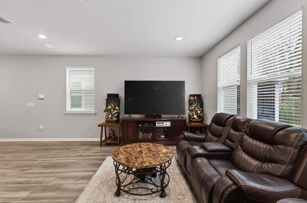 Image 21 of 74 For 2929 Lucille Lane