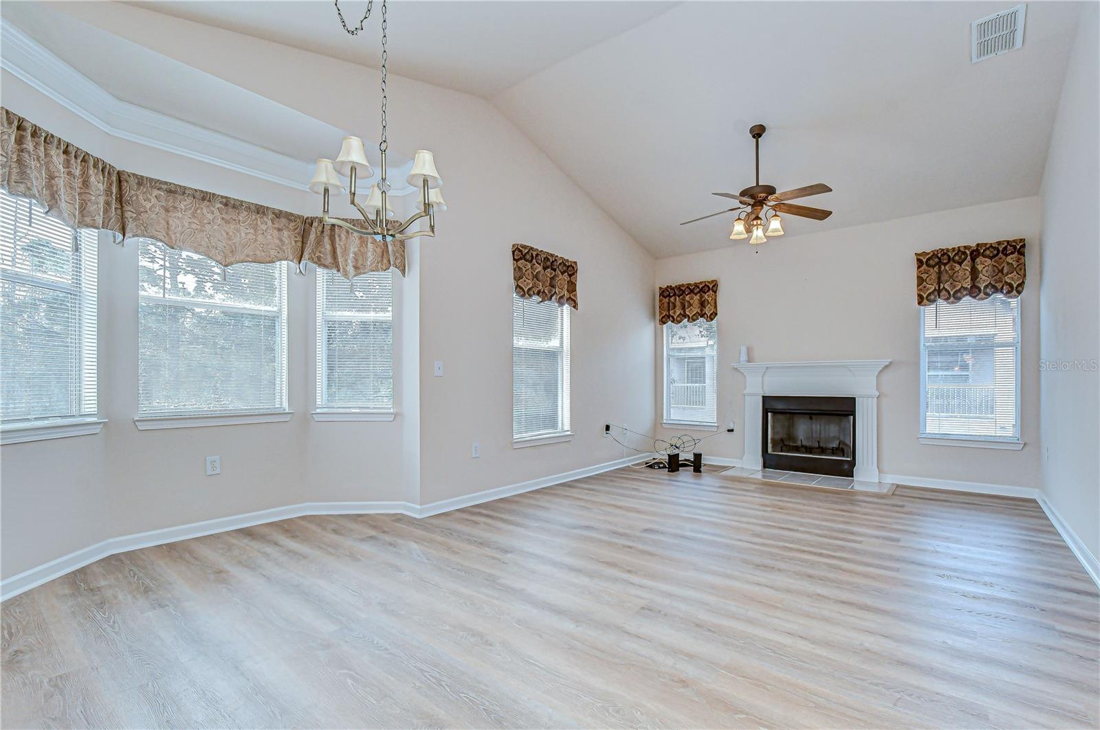 Image 6 of 48 For 10409 Villa View Circle 10409