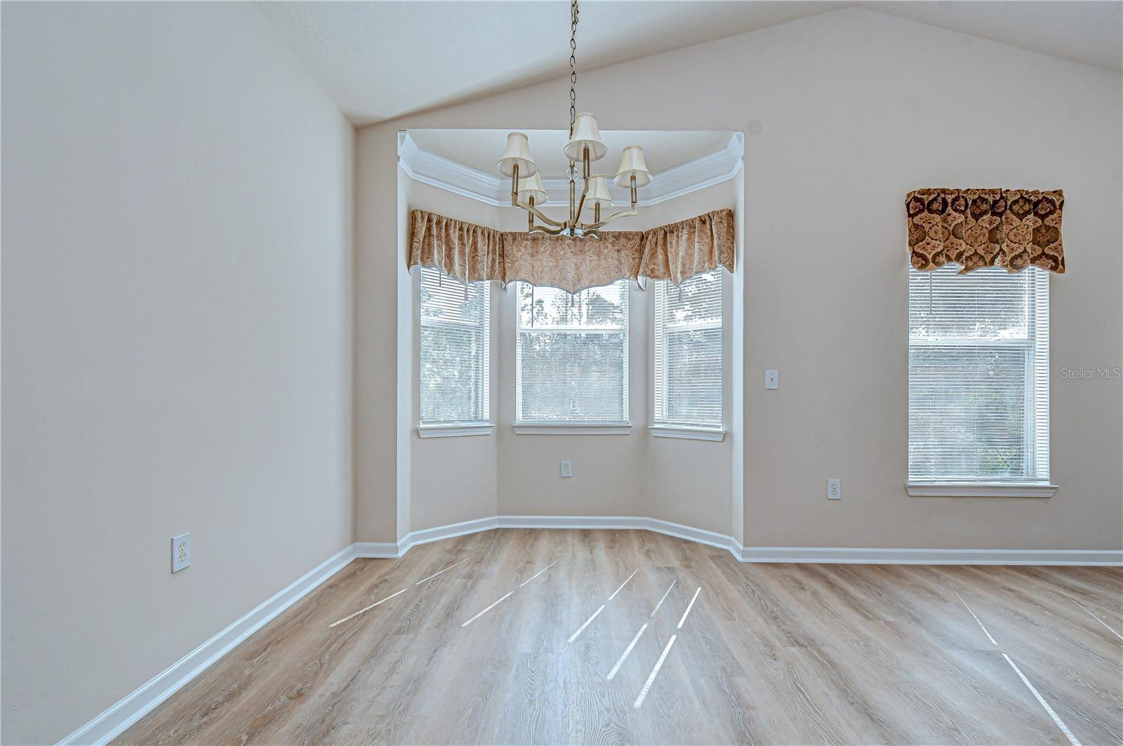 Image 8 of 48 For 10409 Villa View Circle 10409