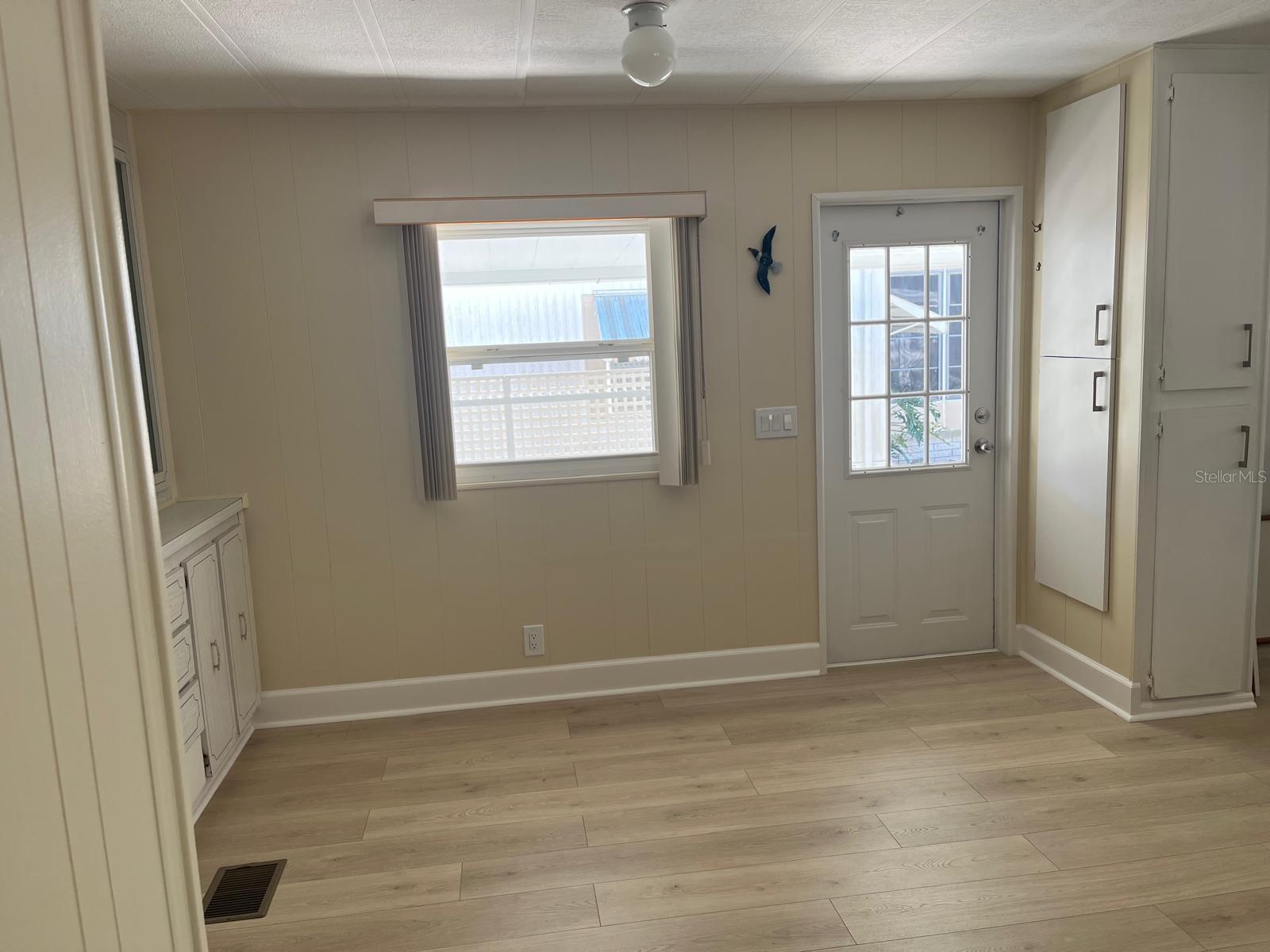 Image 10 of 17 For 10924 Federal Drive