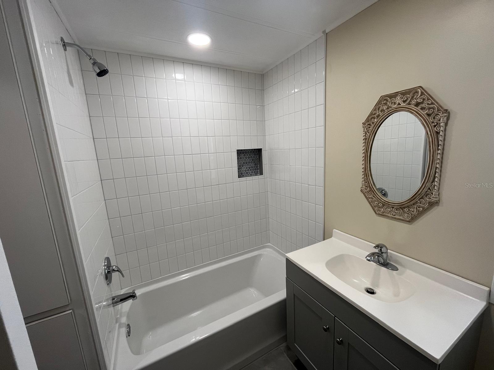 Image 11 of 17 For 10924 Federal Drive