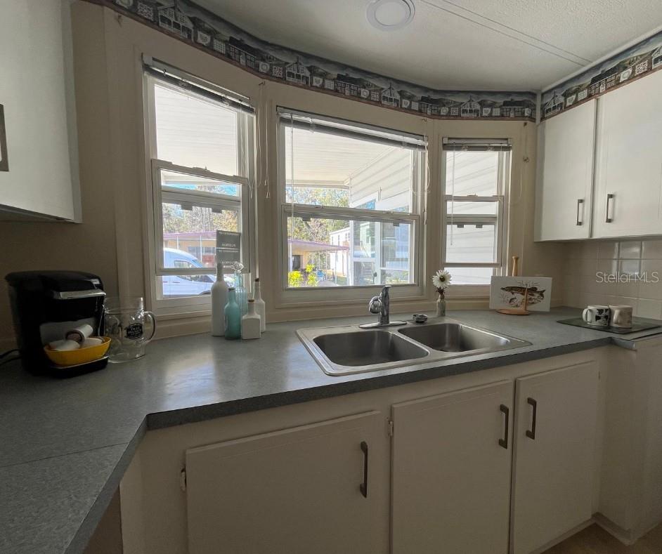 Image 12 of 17 For 10924 Federal Drive