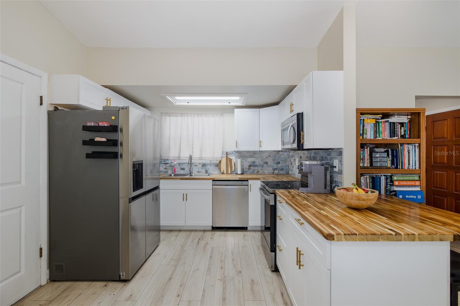 Image 11 of 35 For 724 Virginia Avenue