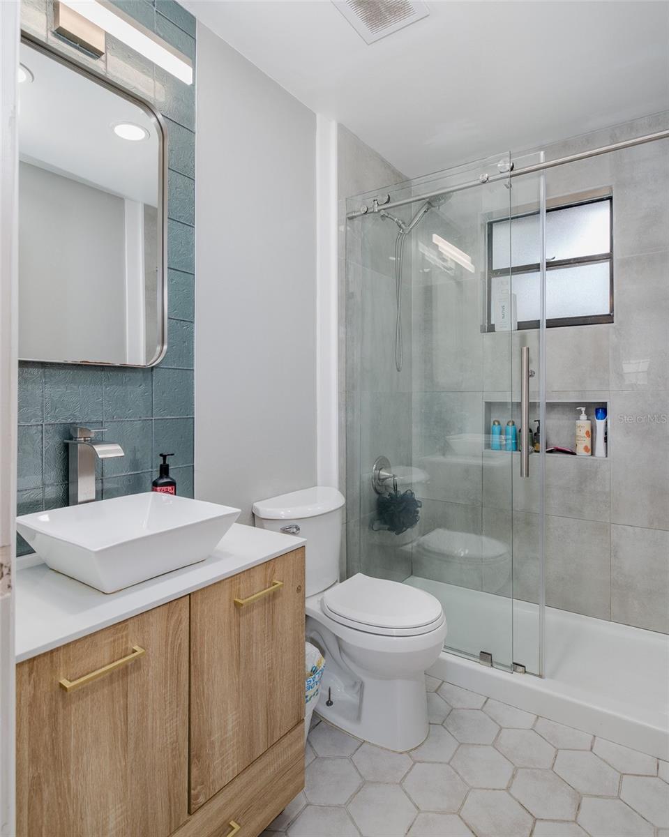 Image 24 of 35 For 724 Virginia Avenue