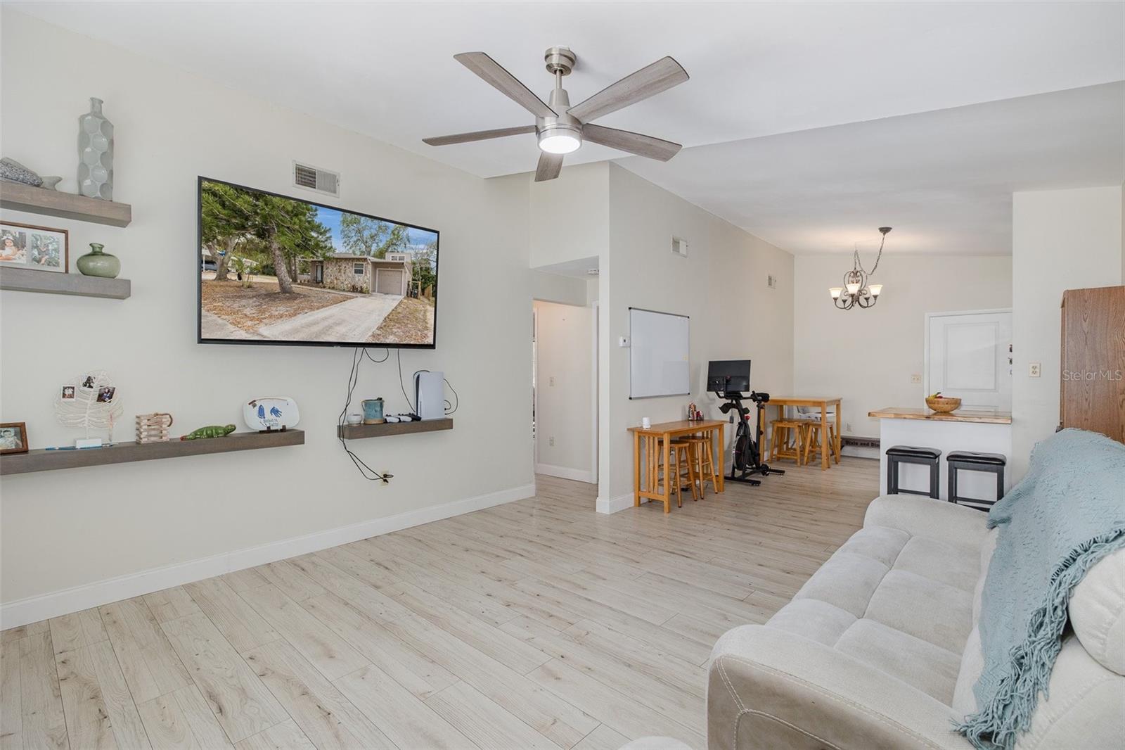 Image 8 of 35 For 724 Virginia Avenue